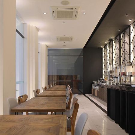 Delua Hotel Jakarta Exterior foto