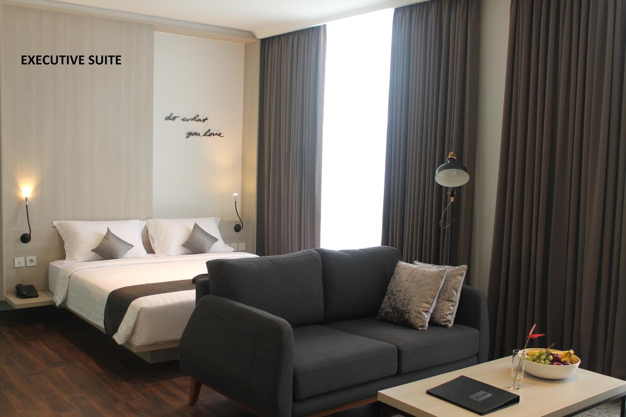 Delua Hotel Jakarta Exterior foto